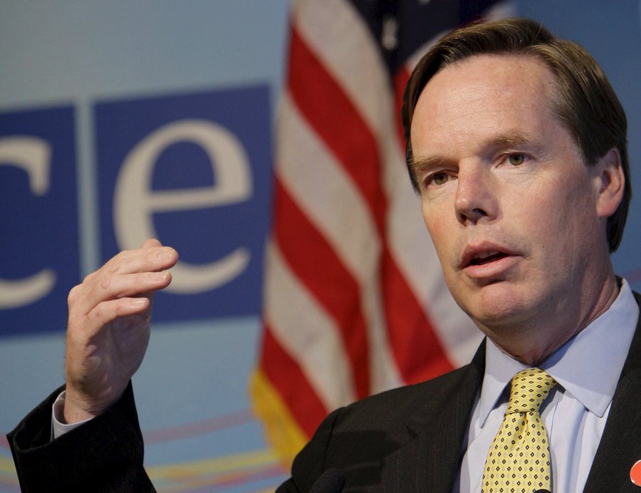 Μπερνς: «Ο Τραμπ βλάπτει τις ΗΠΑ περισσότερο απ’ ό,τι Ρωσία, Κίνα, Ιράν και Β. Κορέα»