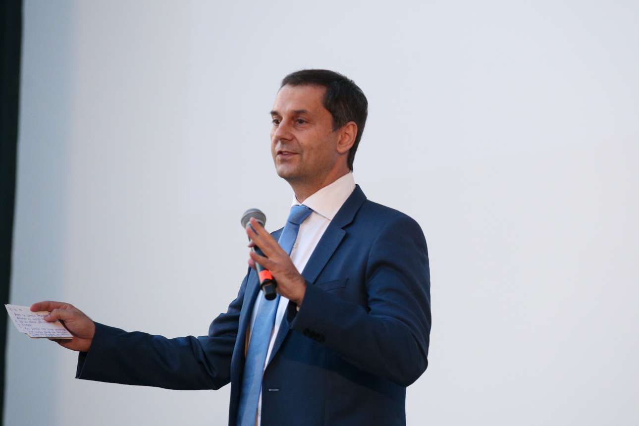 Συναγερμός κορονοϊού στο υπουργείο Τουρισμού: Σε καραντίνα Θεοχάρης και Κόνσολας