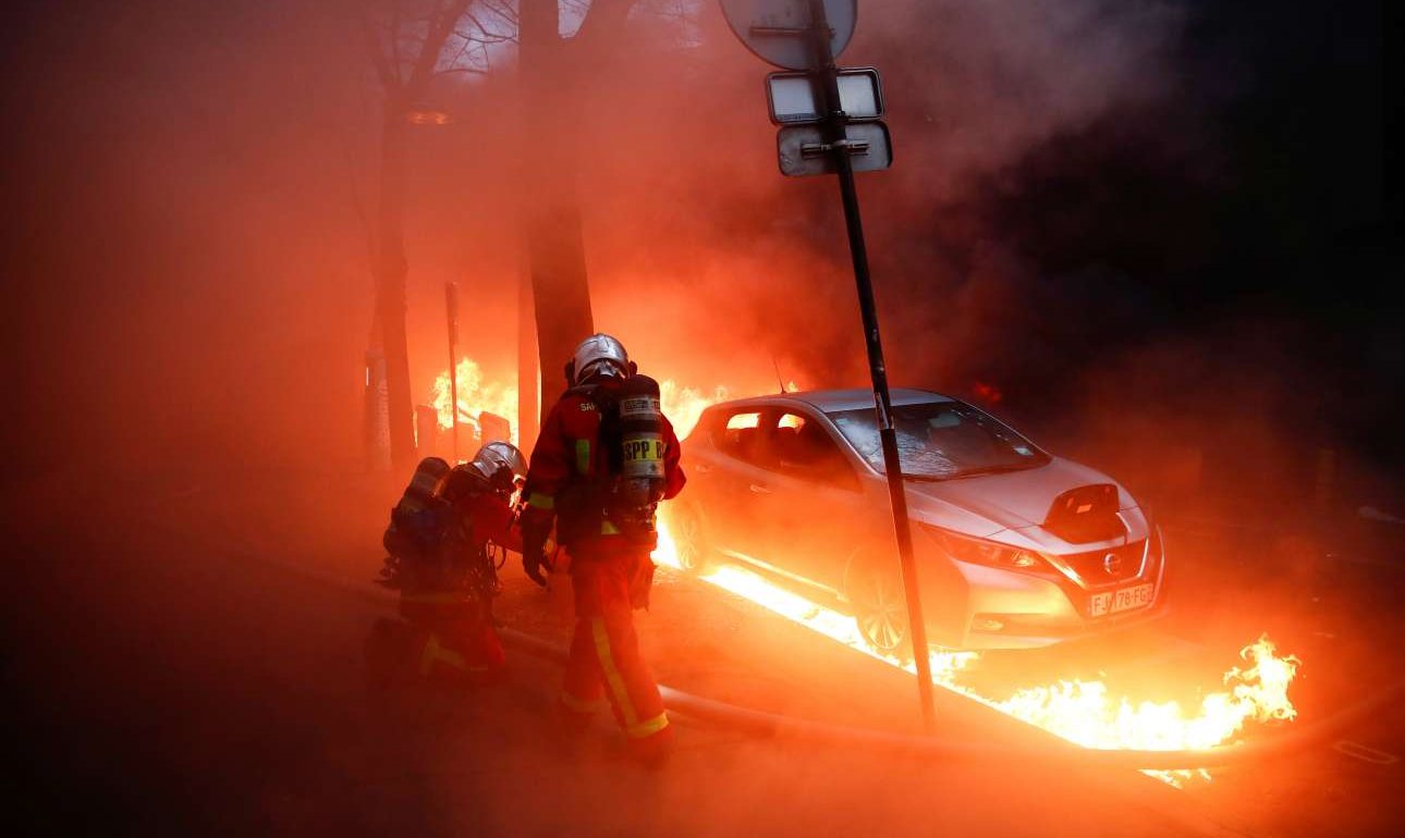 Βίαια επεισόδια και πάλι στο Παρίσι σε διαδήλωση κατά του νόμου για την ασφάλεια