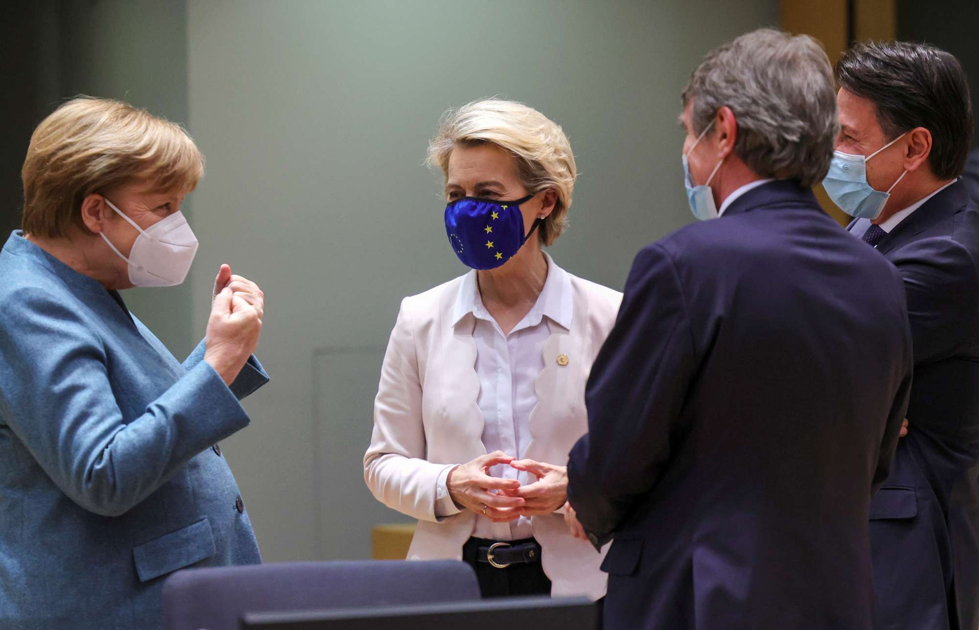 Τα μικρά παζάρια της Συνόδου που εκτροχίασαν τις κυρώσεις