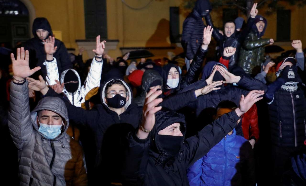 Αλβανία: Παραιτήθηκε ο υπουργός Εσωτερικών μετά το φόνο 25χρονου από αστυνομικούς