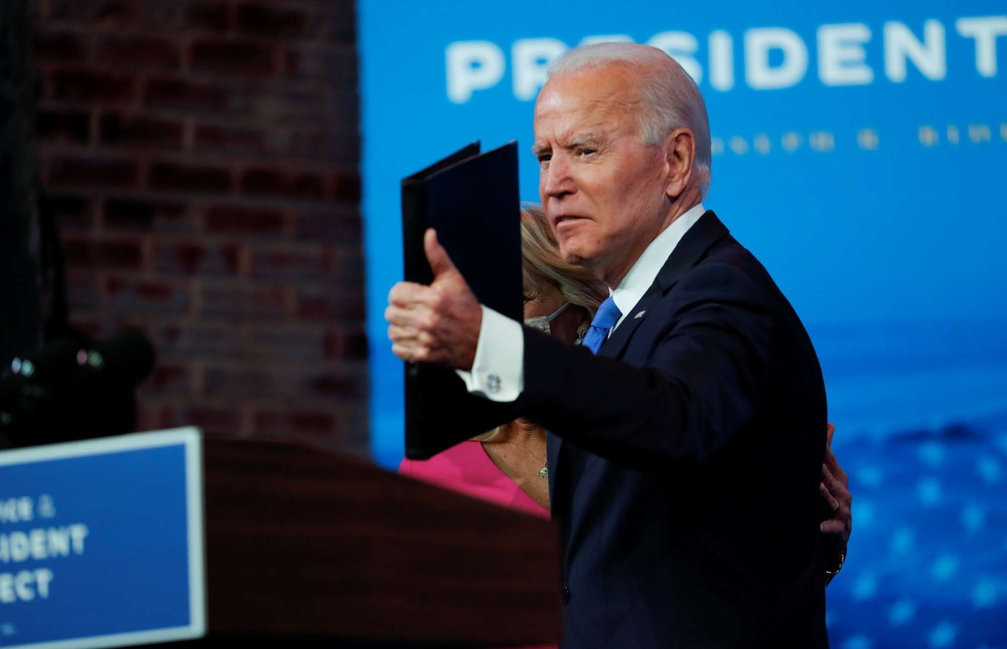 «Πολύ σκοτεινός χειμώνας» περιμένει τον Μπάιντεν