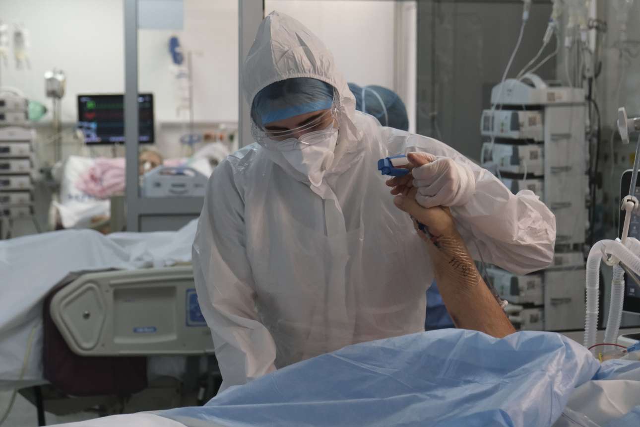 Κορονοϊός: 50 νεκροί, 470 διασωληνωμένοι και 617 κρούσματα την Παρασκευή