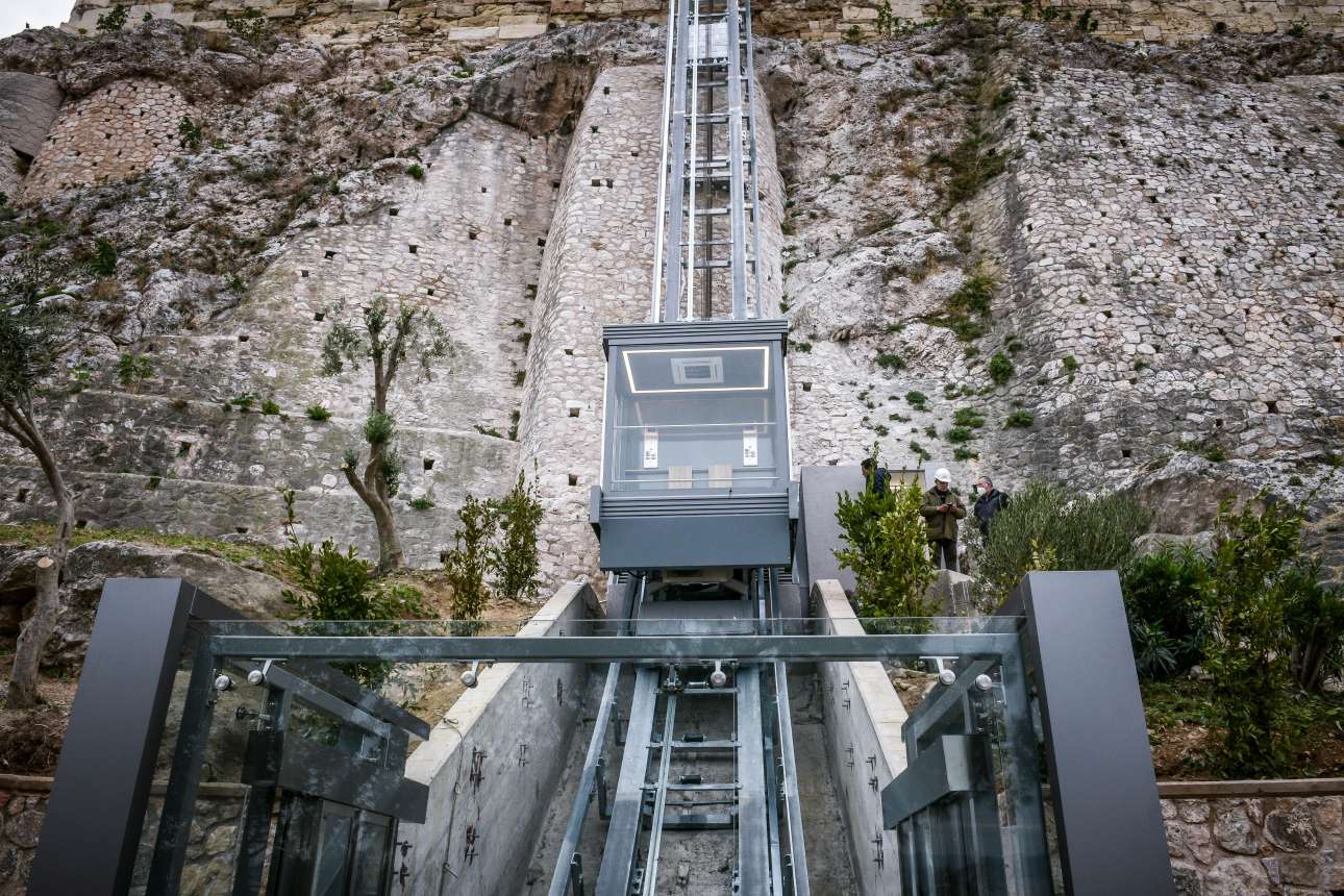 Ο νέος, high tech ανελκυστήρας της Ακρόπολης: τι λύσεις προσφέρει