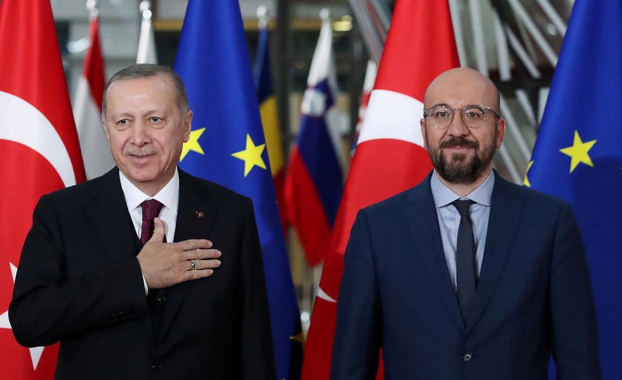 Και ξαφνικά η Τουρκία κρεμάστηκε από τα… τηλέφωνα