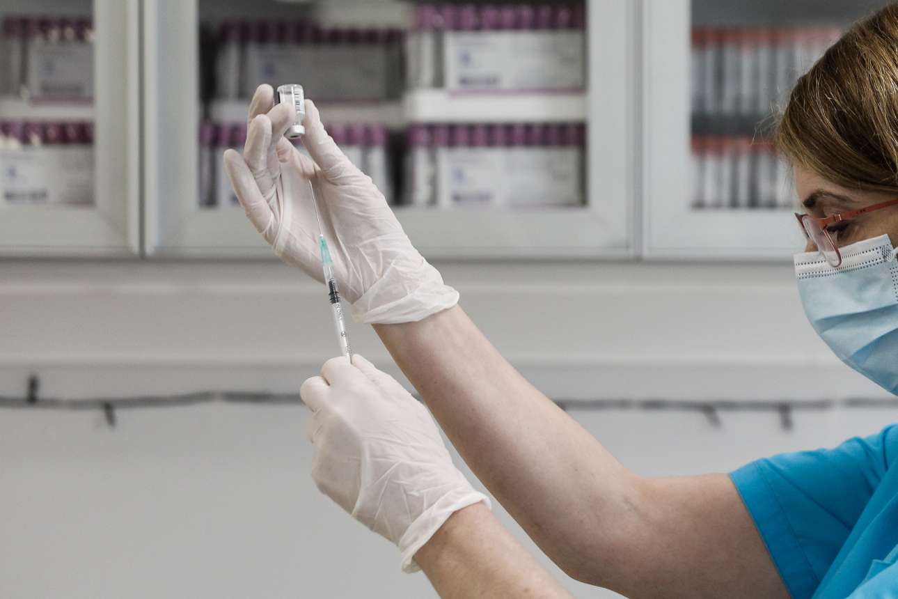 Αλλη μία παρτίδα 83.500 εμβολίων φτάνει στην Αθήνα – Το χρονοδιάγραμμα των παραδόσεων