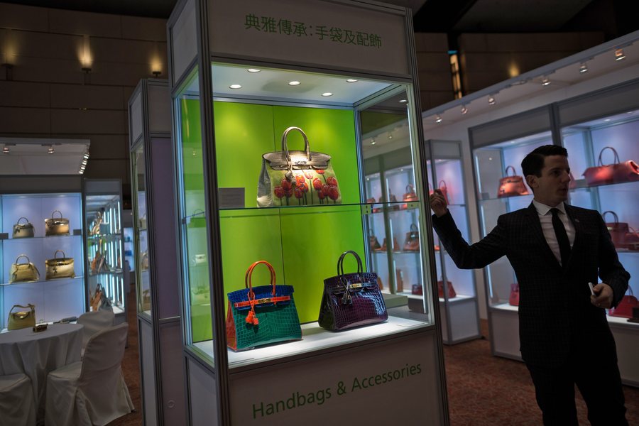 Παρίσι: Συμμορία είχε βάλει στο χέρι τις μισές τσάντες του οίκου Hermès