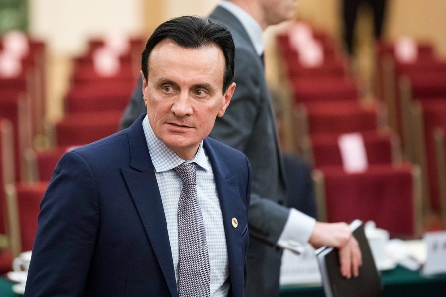 AstraZeneca κατά Κομισιόν: Καθυστερήσατε τρεις μήνες τη συμφωνία!