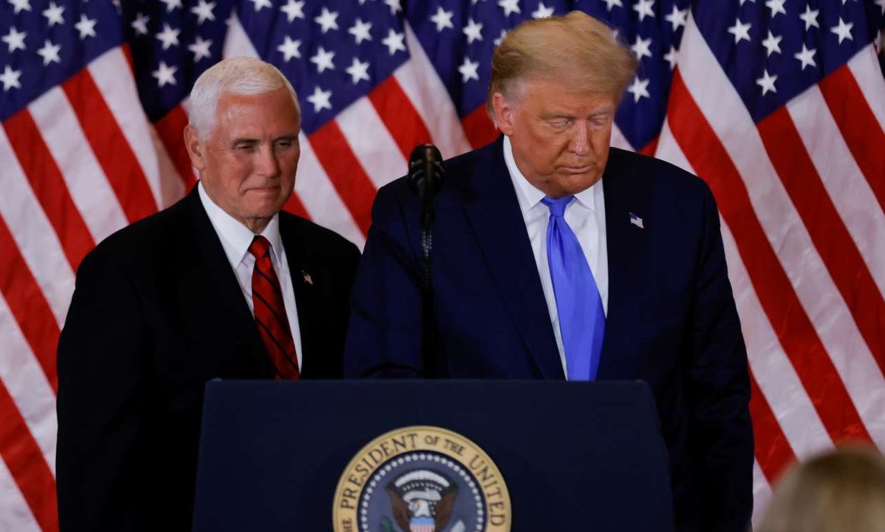 O Μάικ Πενς κάλυψε τον Τραμπ – Σε αναβρασμό οι Ρεπουμπλικανοί