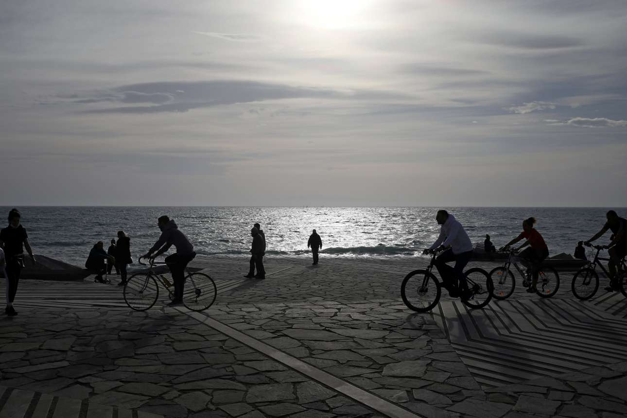 Η σκανδαλοθηρία του «συνωστισμού»