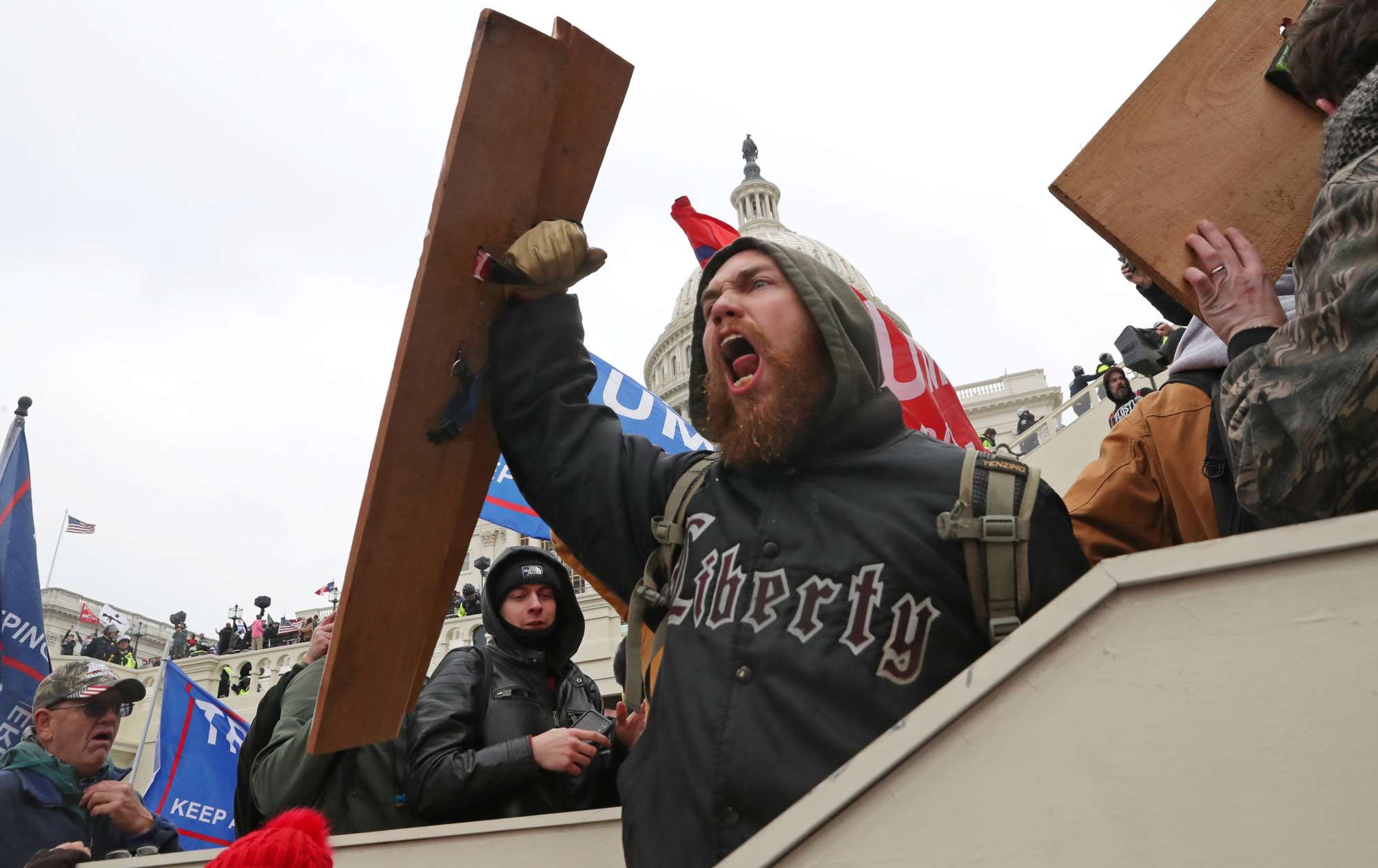 Κυβερνοστρατός εθελοντών αναγνώρισε τους εισβολείς στο Καπιτώλιο