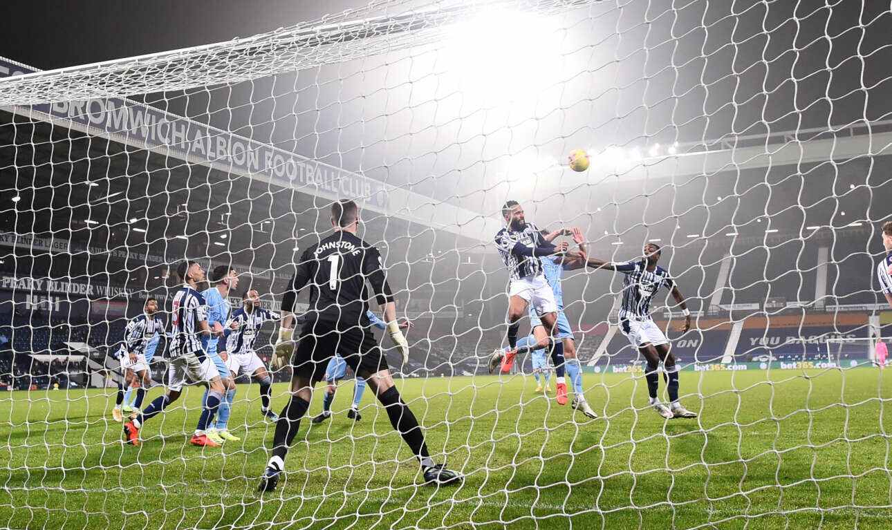 Μπάλα και Covid-19: Οταν τα γκολ… σκίζουν τα πρωτόκολλα