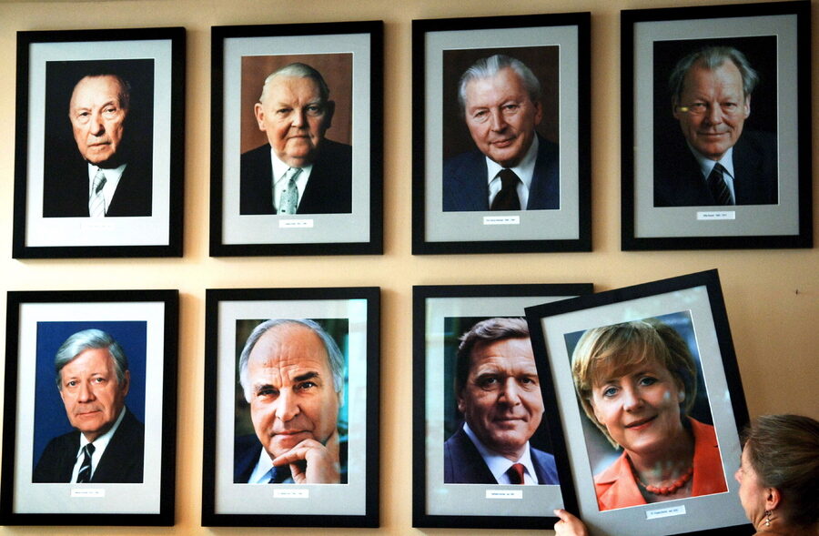 Οκτώ γερμανοί καγκελάριοι, 55 ελληνικές κυβερνήσεις