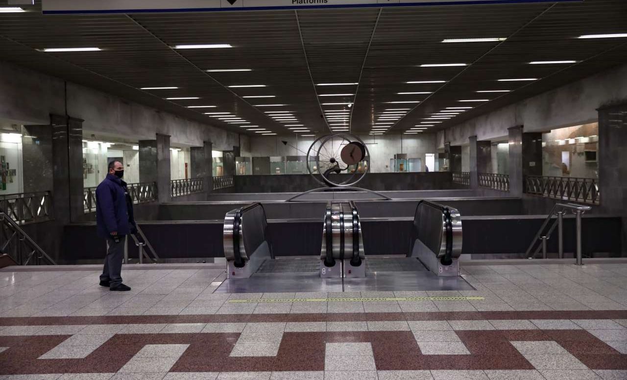 Ξυλοκόπησαν εργαζόμενο του Μετρό επειδή τους ζήτησε να φορέσουν μάσκα!