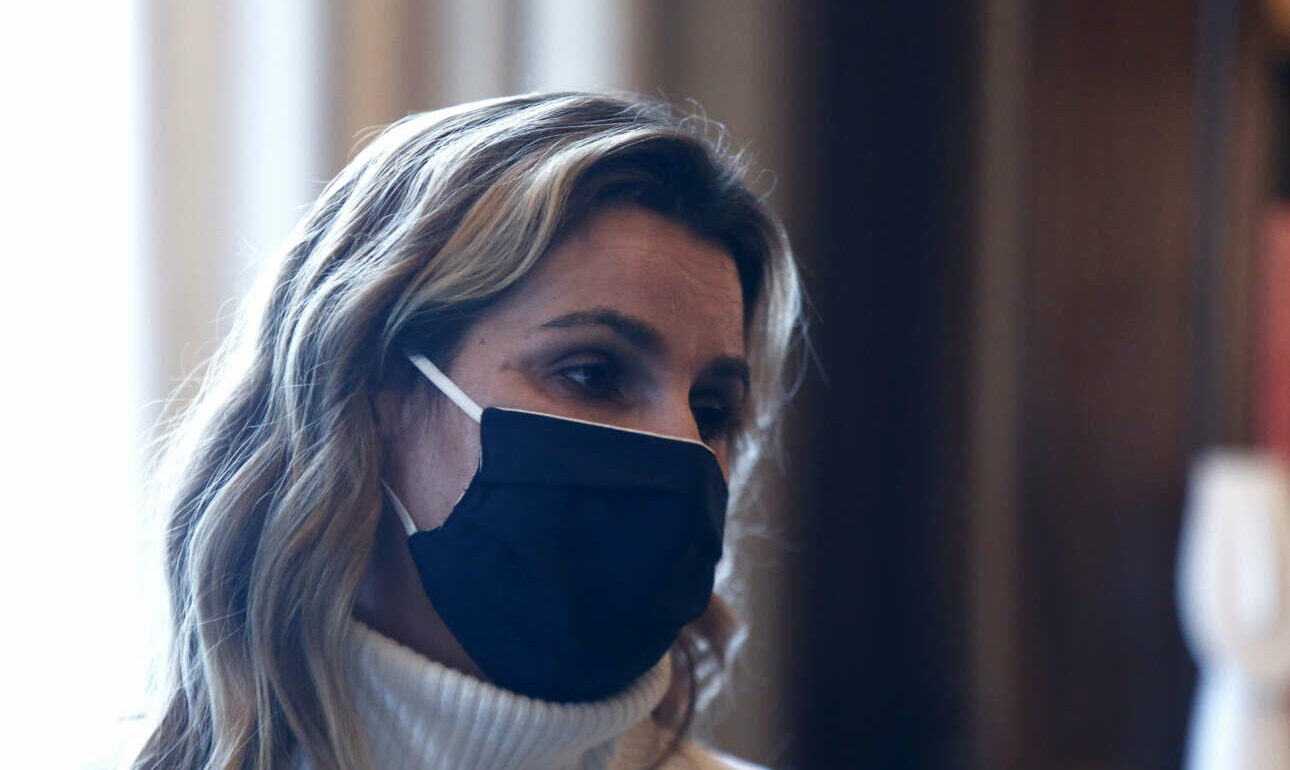 Μπεκατώρου: Ολα τα θύματα να σπάσουν τη σιωπή τους για μια πιο υγιή Ελλάδα