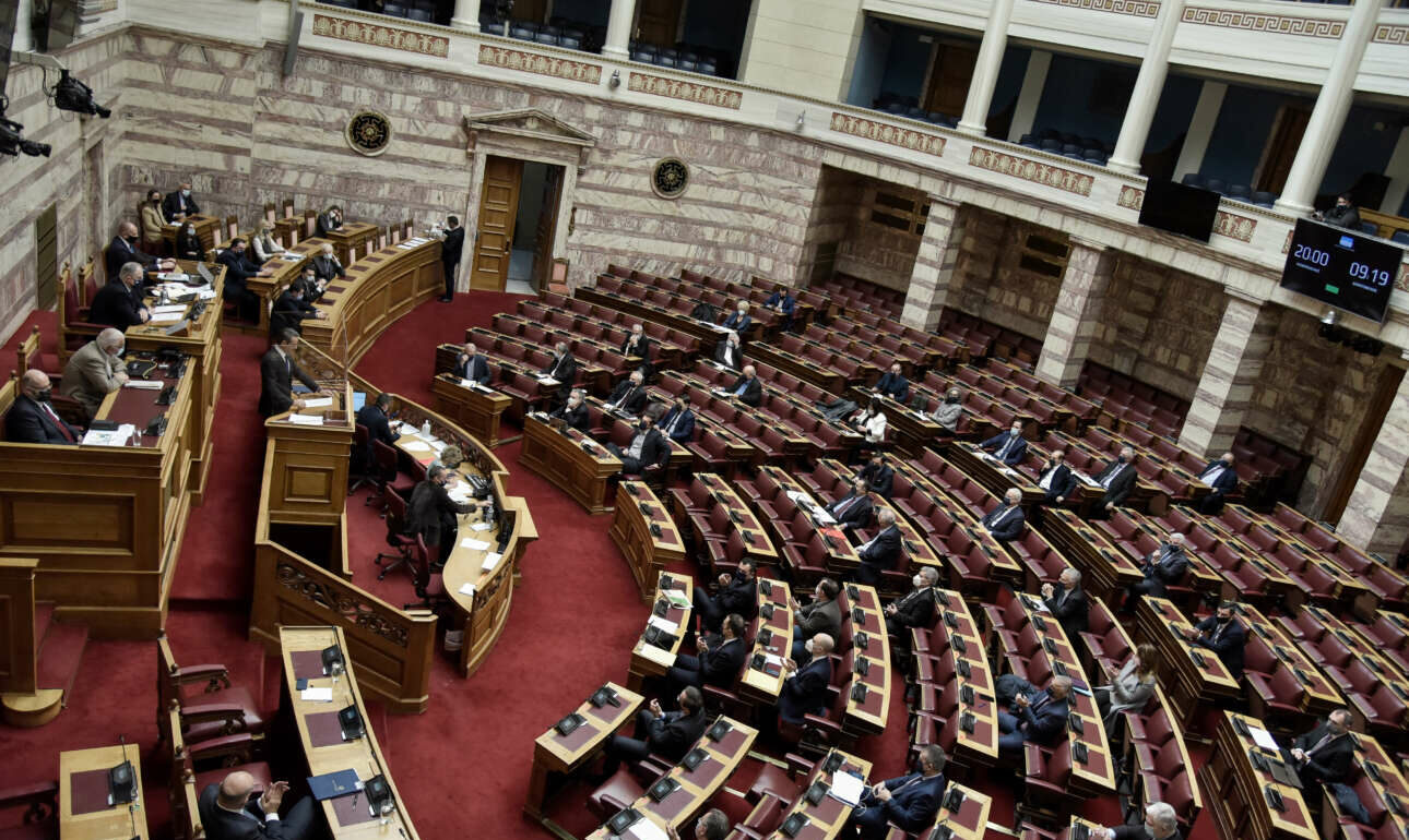 Βουλή: Νόμος με 284 «ναι» η επέκταση της αιγιαλίτιδας στο Ιόνιο στα 12 ΝΜ