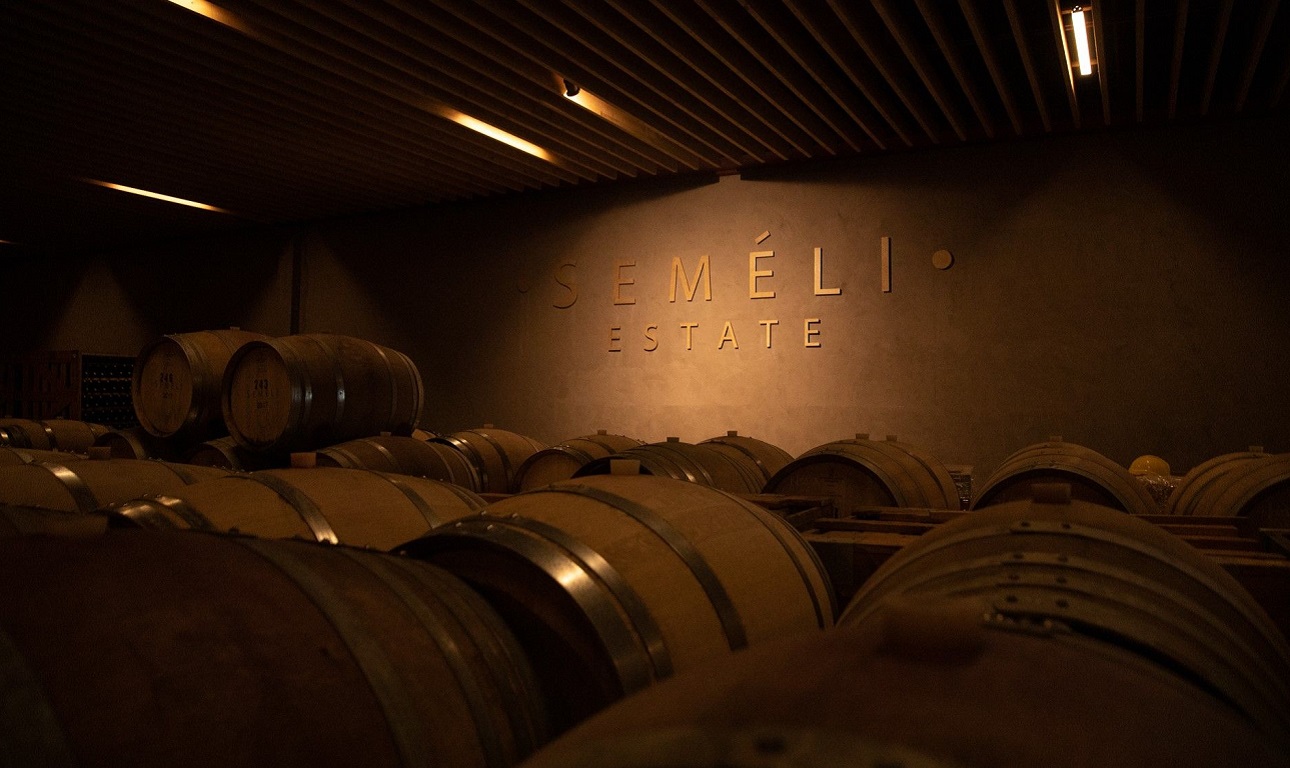 Ο Ηλίας Κωνσταντόπουλος στο τιμόνι της ΣΕΜΕΛΗ ΟΙΝΟΠΟΙΗΤΙΚΗ ΑΕ