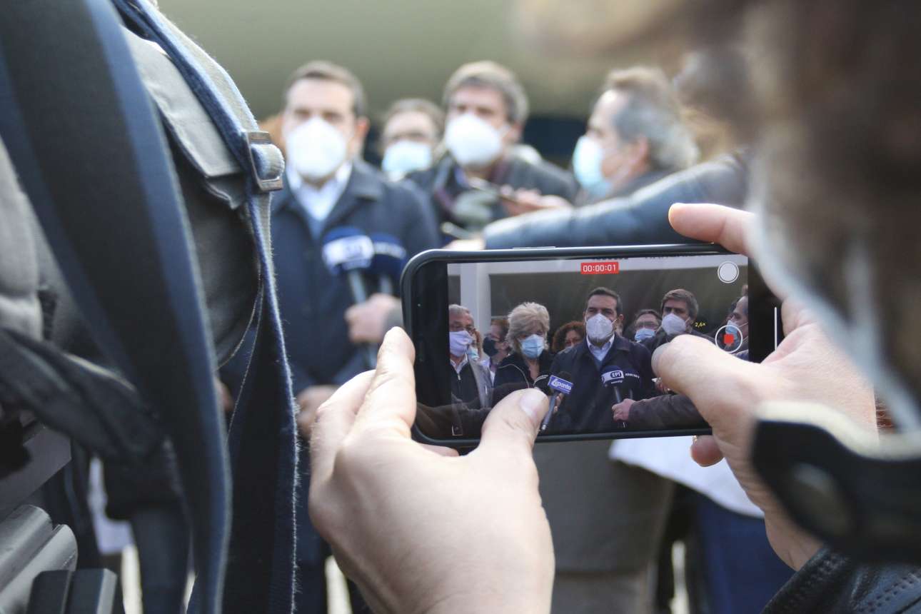 Ο Τσίπρας γκρινιάζει για τα εμβόλια – ο Ταραντίλης του απαντά: «Συλλογική ανοσία το καλοκαίρι»