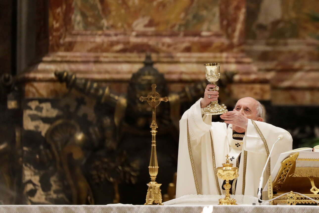 Ο Πάπας άνοιξε την πόρτα στις γυναίκες: Διόρισε τη Ναταλί Μπεκάρ στη Σύνοδο των Επισκόπων