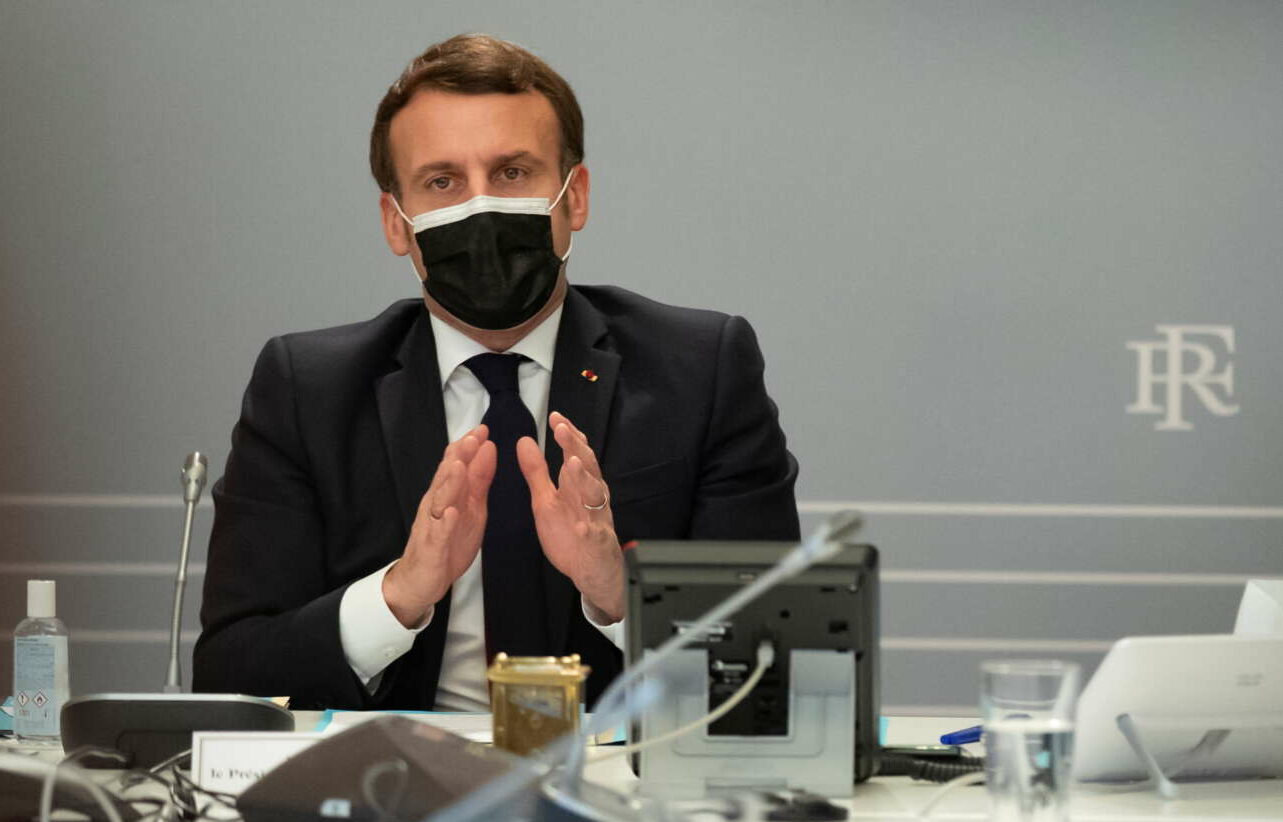 Μακρόν: Το εμβόλιο της AstraZeneca θα γίνεται στους κάτω των 65 ετών