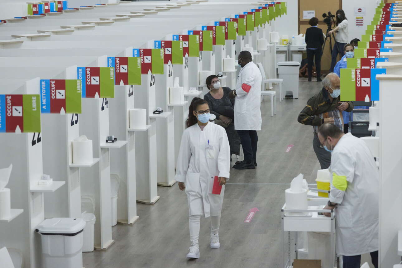 Μπορούμε να μεταδώσουμε τον κορονοϊό και μετά το εμβόλιο