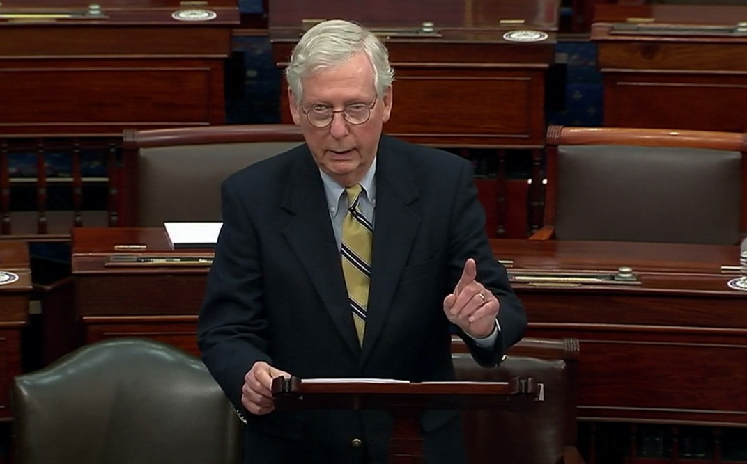 ΜακΚόνελ: Πρώτα αθώωσε τον Τραμπ, μετά τον κεραυνοβόλησε για την εισβολή στο Καπιτώλιο