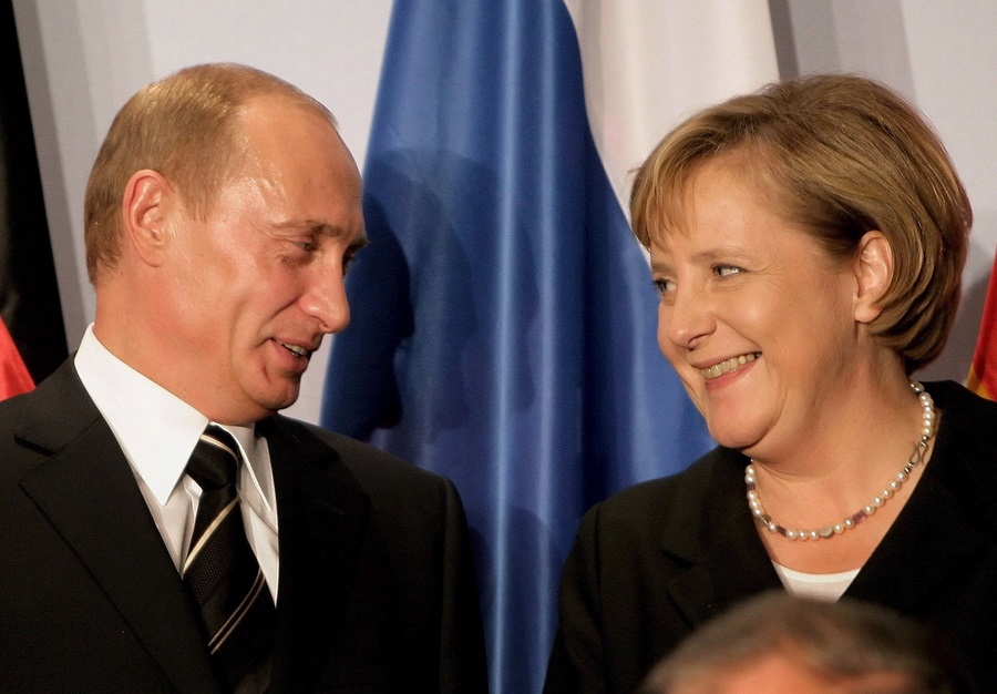 Το εμβόλιο Sputnik V δίνει πόντους στον Πούτιν