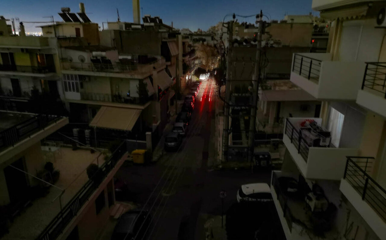 Στο σκοτάδι η μισή Αττική – blackout ηλεκτρικού ρεύματος εν μέσω lockdown