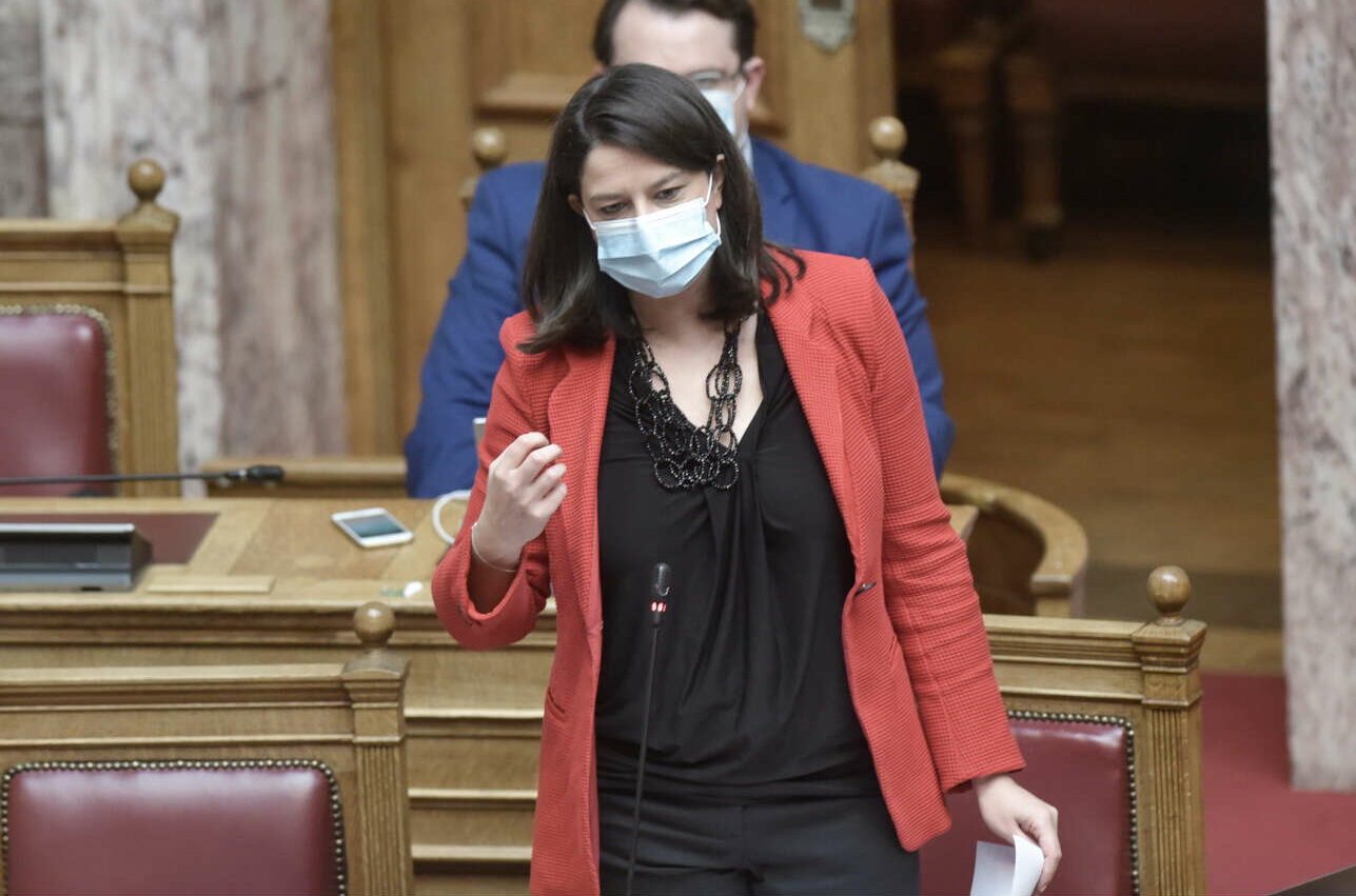 Κεραμέως σε Τσίπρα: Το πρωί διαδηλώνετε, το μεσημέρι καταγγέλλετε αύξηση κρουσμάτων