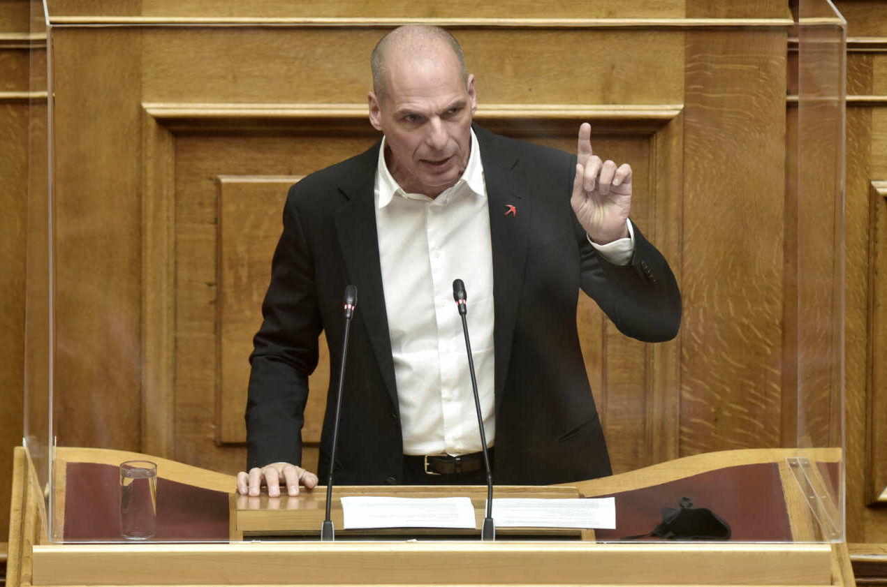 Αντιπαράθεση ΔΑΠ με Βαρουφάκη: Μιλάει ο «κομπογιαΝίτης με ένα Ν»