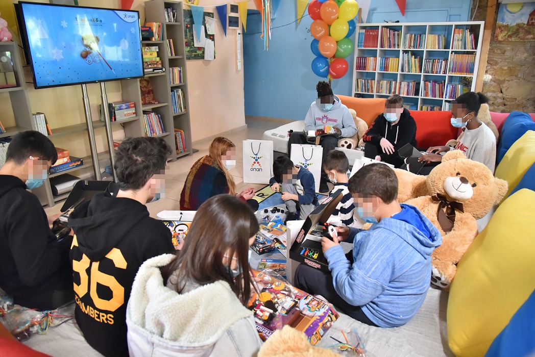 Ευχές και 5.034 δώρα στα παιδιά από τα Ευχοστολίδια