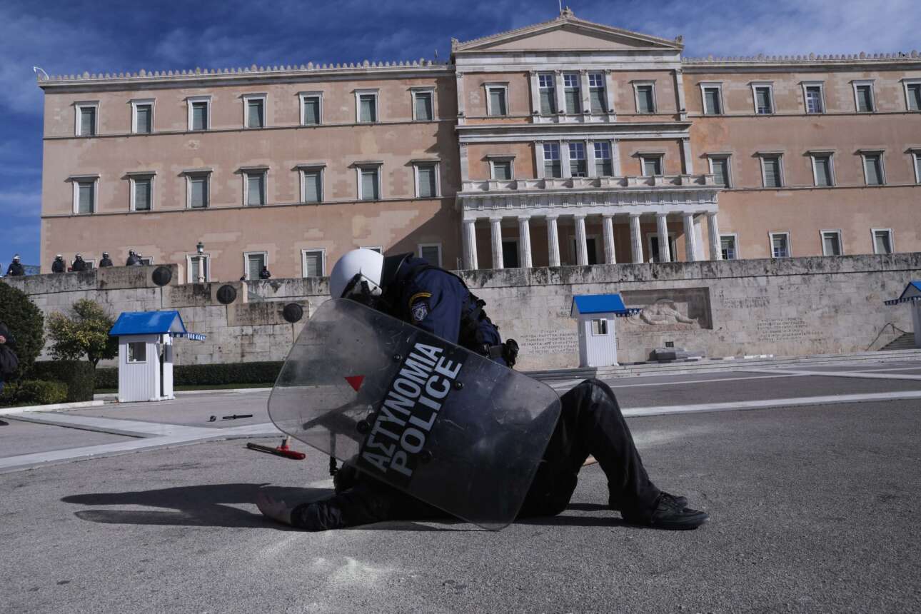 Δεύτερο «ημίχρονο» για τα επεισόδια στο πανεκπαιδευτικό: 24 συλλήψεις και καταγγελίες για βία κατά της Σακοράφα