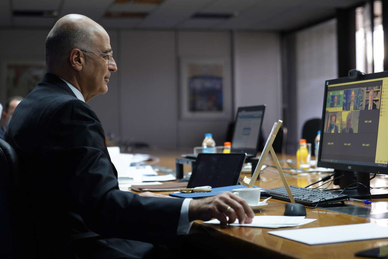 Δένδιας σε Αγκυρα: Μόνη λύση ο σεβασμός του Διεθνούς Δικαίου