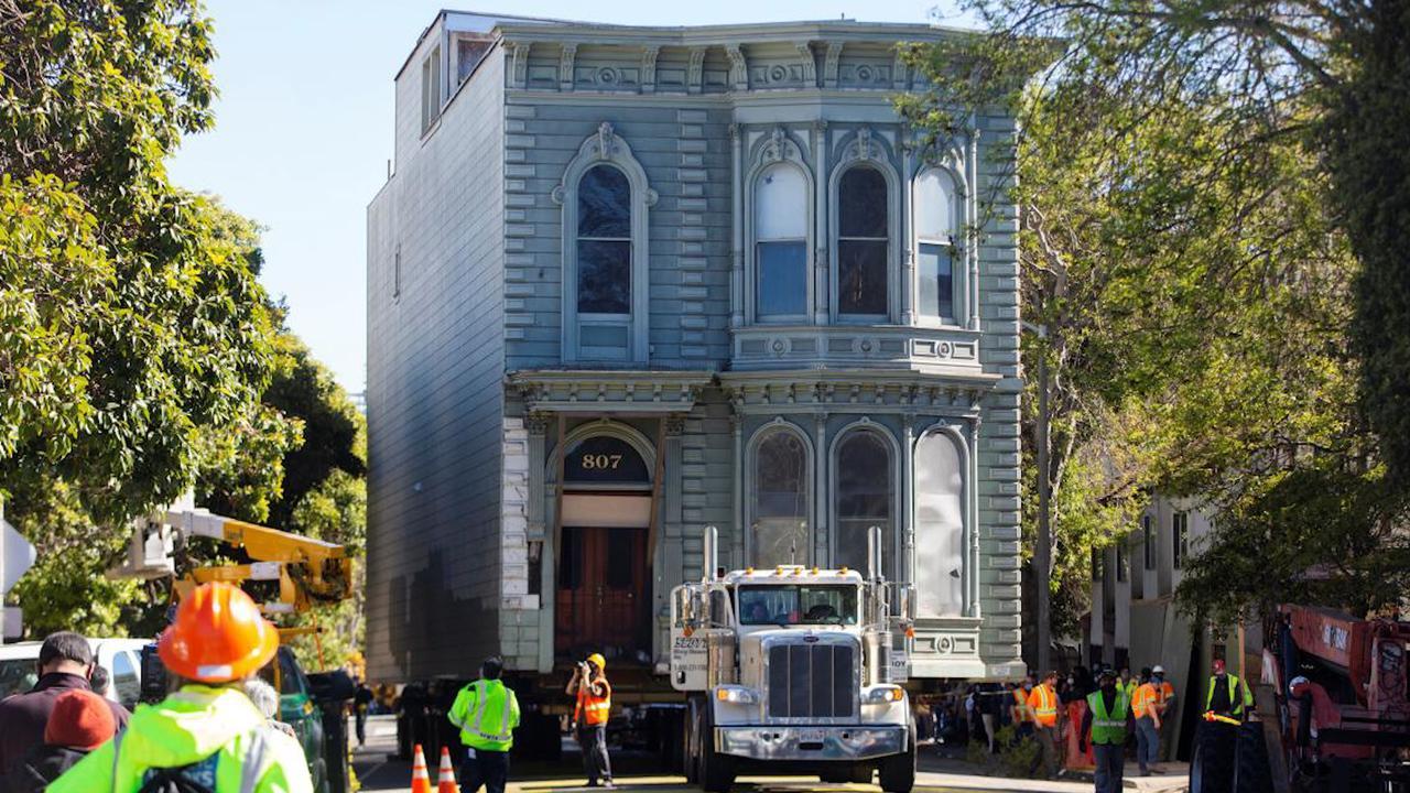 Σαν Φρανσίσκο: Κατοικία 140 ετών… μετακόμισε σε καλύτερη γειτονιά