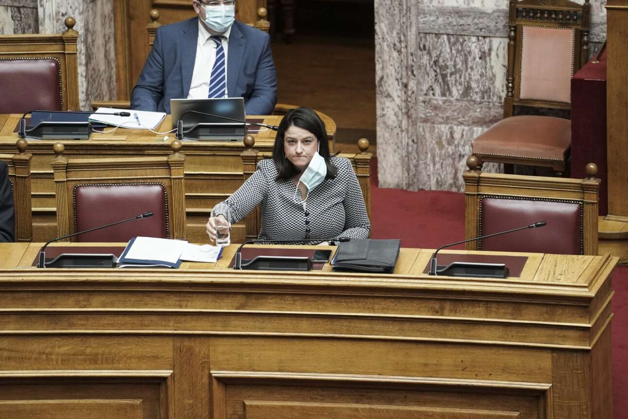 Στη Βουλή η ρύθμιση για υποχρεωτική υποβολή μαθητών και σπουδαστών σε self test