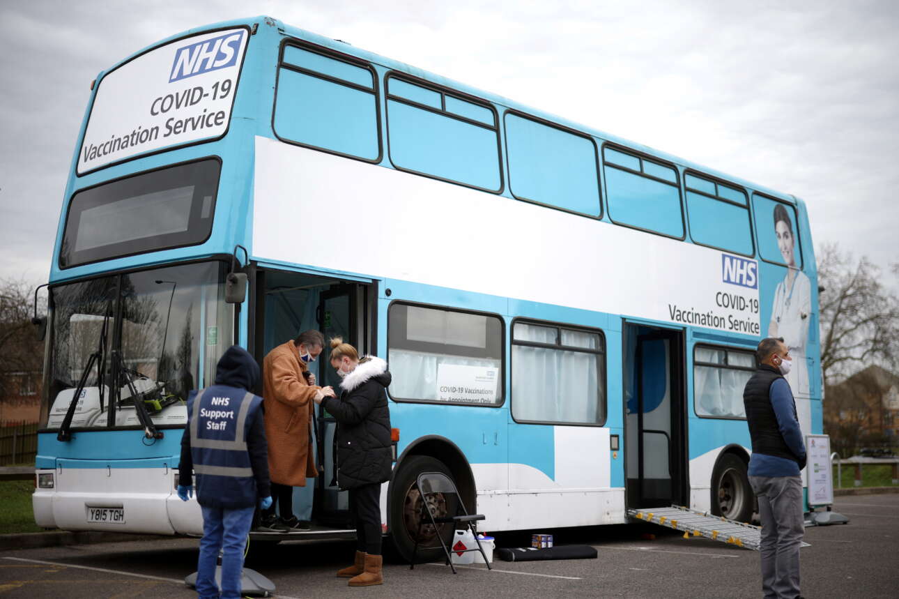 Βρετανία: Τα εμβόλια σώζουν και τα νοσοκομεία!