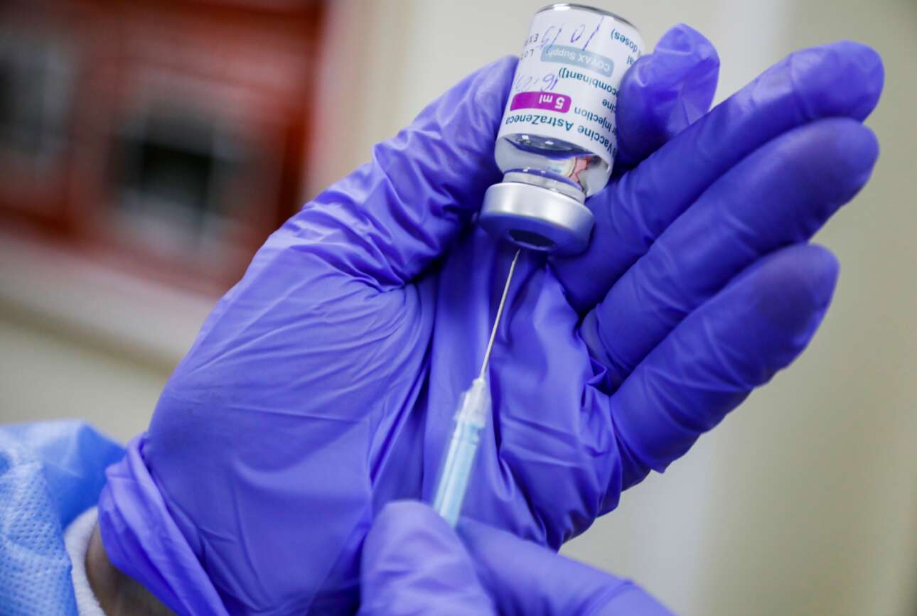 Εμβόλιο AstraZeneca: «Αυτές οι κυβερνήσεις δεν ξέρουν από Στατιστική»