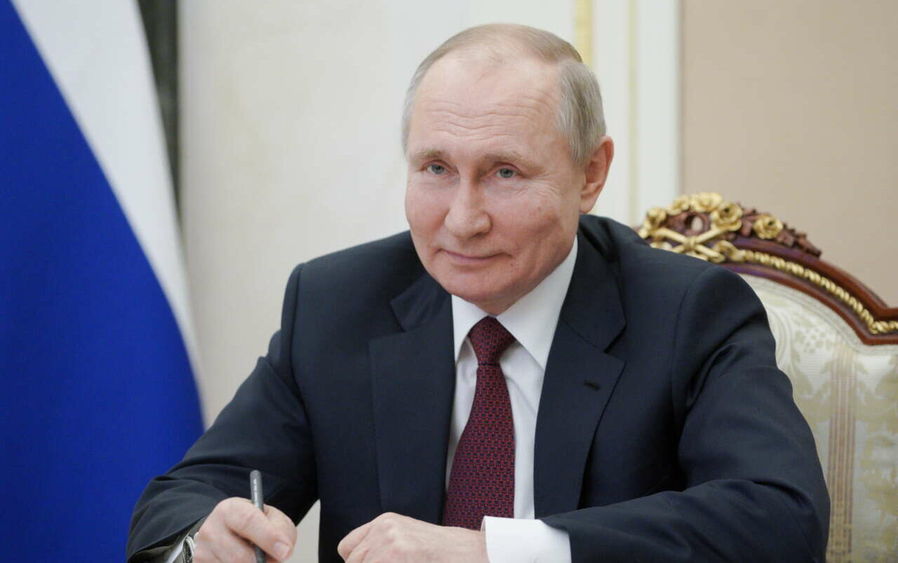 Η απάντηση Πούτιν στον Μπάιντεν: «Του εύχομαι υγεία»