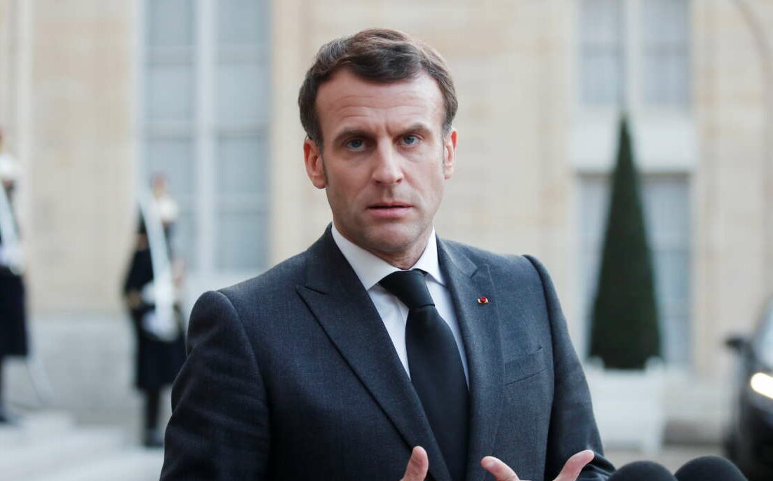 Μακρόν στα ελληνικά: «Η δική σας ελευθερία είναι η δική μας»