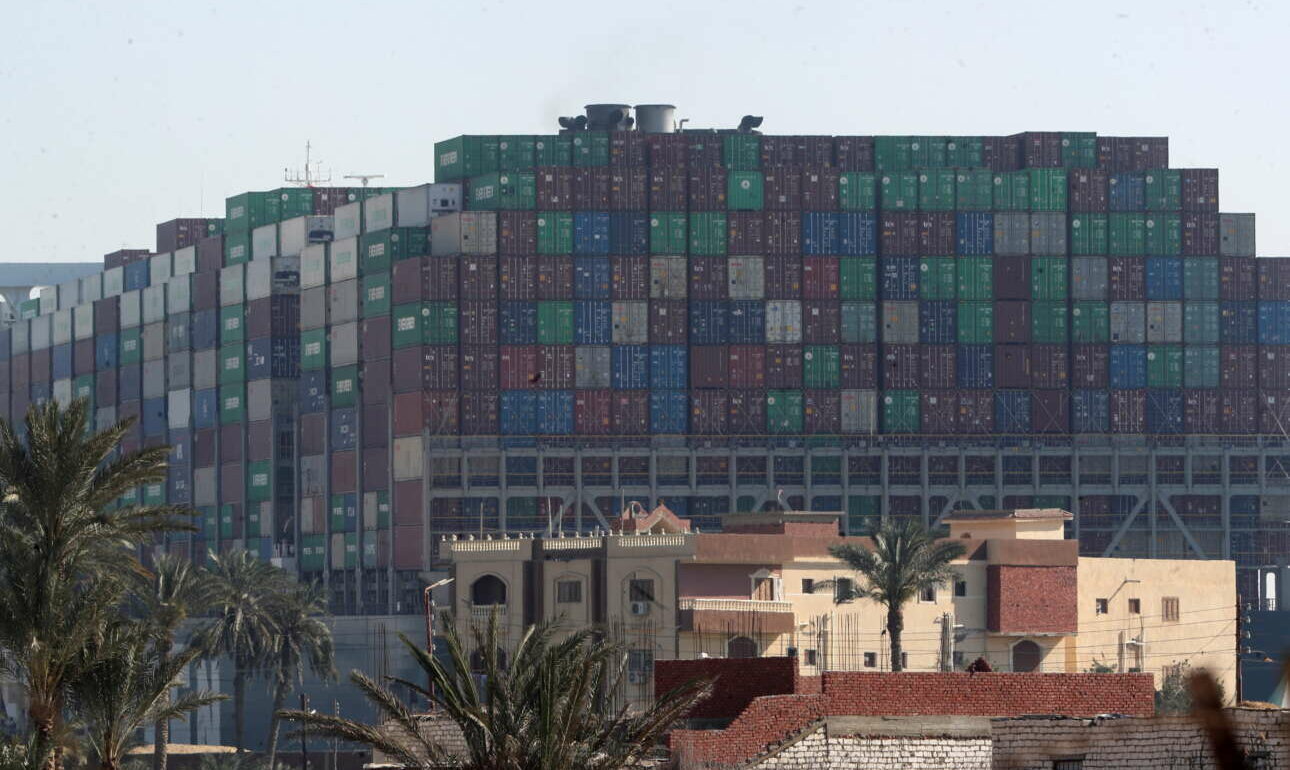 Πώς τα κοντέινερ έχτισαν το παγκόσμιο εμπόριο – και τώρα απειλούν να το γκρεμίσουν