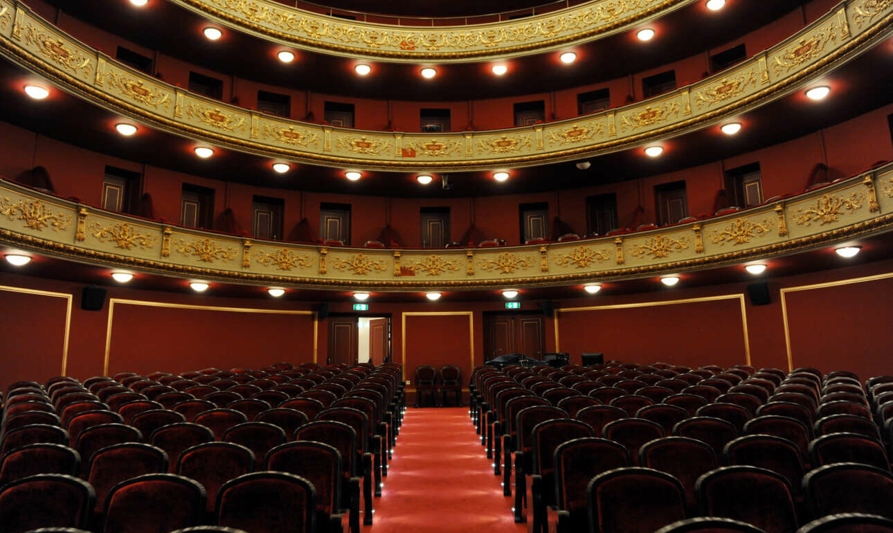 Με ΦΠΑ 6% τα εισιτήρια θεατρικών παραστάσεων και συναυλιών μέσω live-streaming