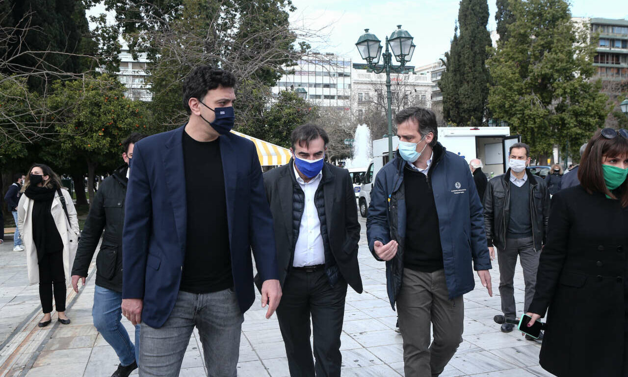 Στο Σύνταγμα Κικίλιας και Σχοινάς: «Η Ελλάδα κάνει ένα θαύμα»