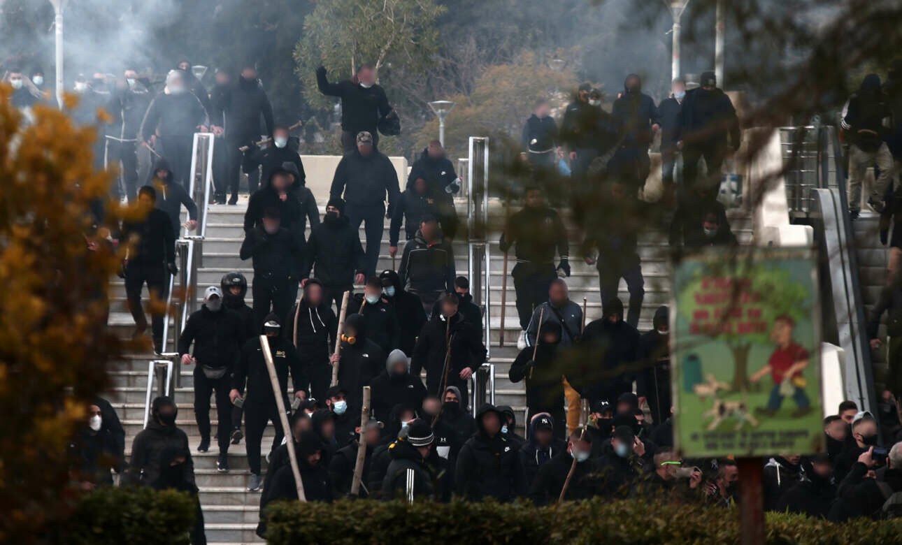 Ποιοι στήνουν τις νέες «πλατείες»