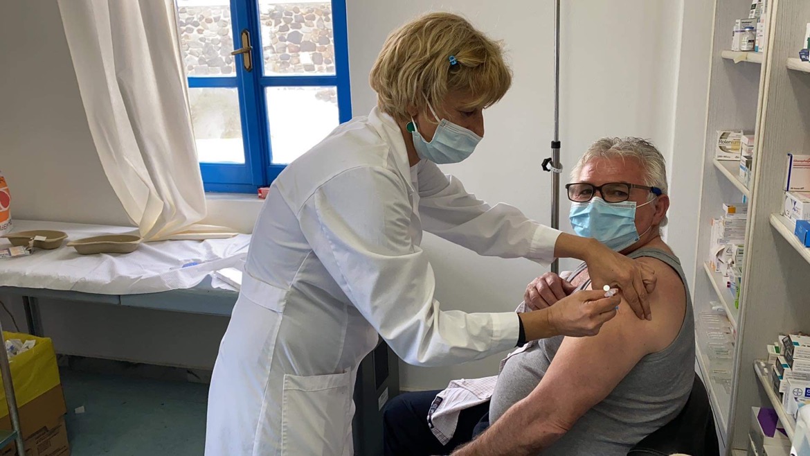 Εμβολιάστηκαν οι κάτοικοι της Θηρασιάς