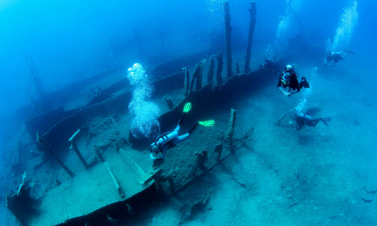 Υποβρύχιες περιηγήσεις στον μαγικό κόσμο των ελληνικών ναυαγίων
