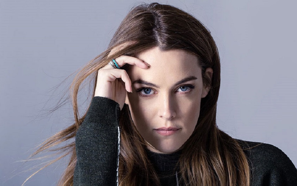 Η εγγονή του Ελβις Πρίσλεϊ έγινε «δούλα θανάτου»