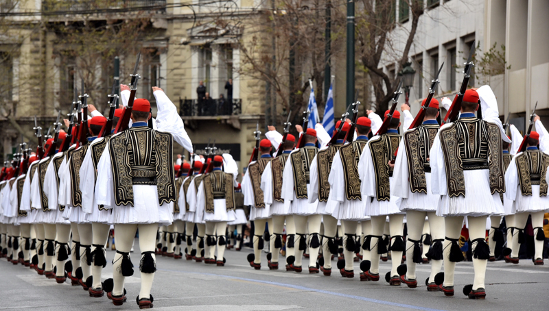 Μόνο στρατιωτική παρέλαση την 25η Μαρτίου – Πώς θα γίνει