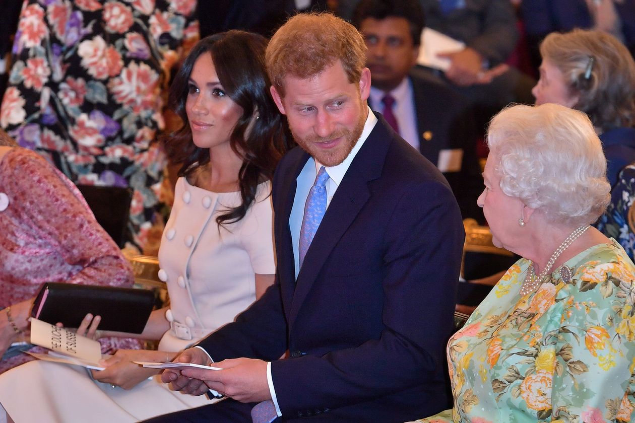 Ολοκληρωτικός πόλεμος: Μπάκιγχαμ εναντίον Χάρι και Μέγκαν