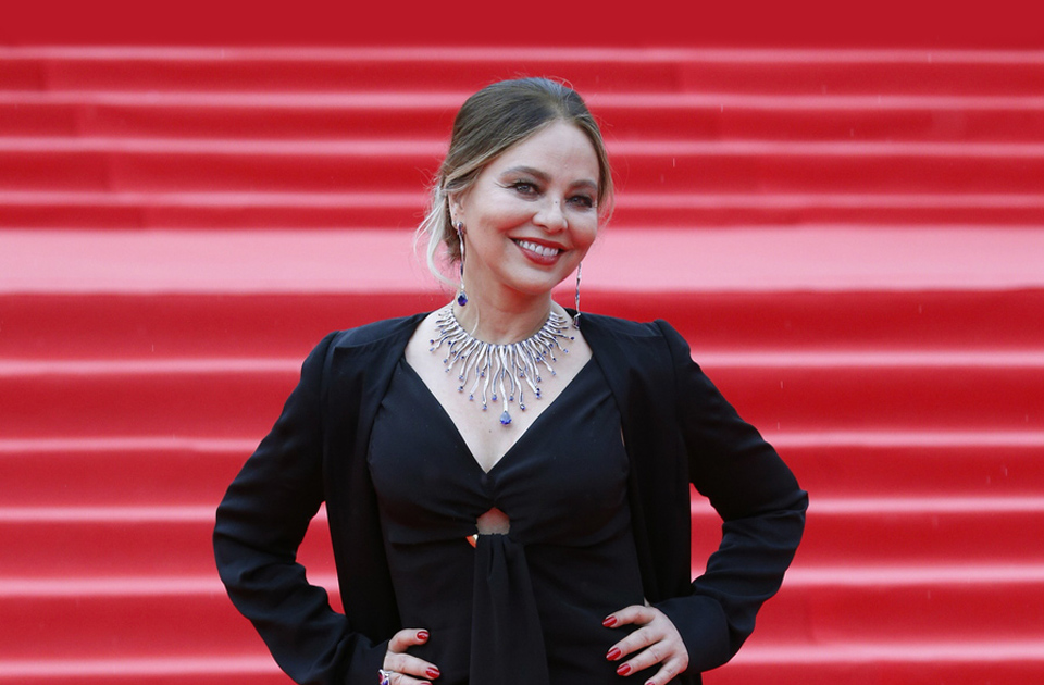 Η Ορνέλα Μούτι παίζει τη γιαγιά αλλά δεν ξεχνιέται