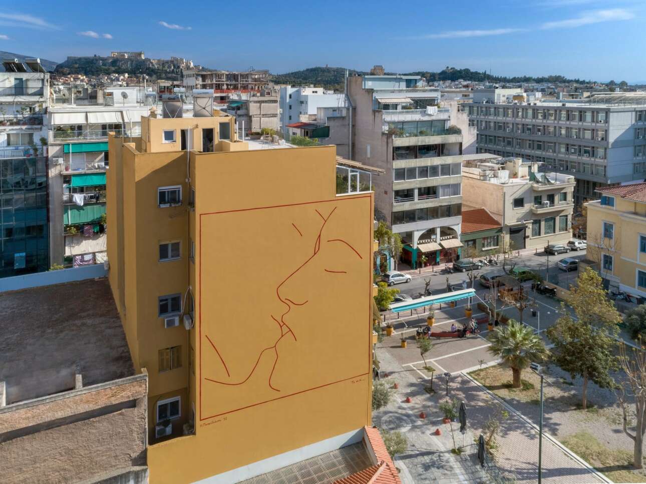 Η Αθήνα απέκτησε το «φιλί» της, ύψους 22 μέτρων